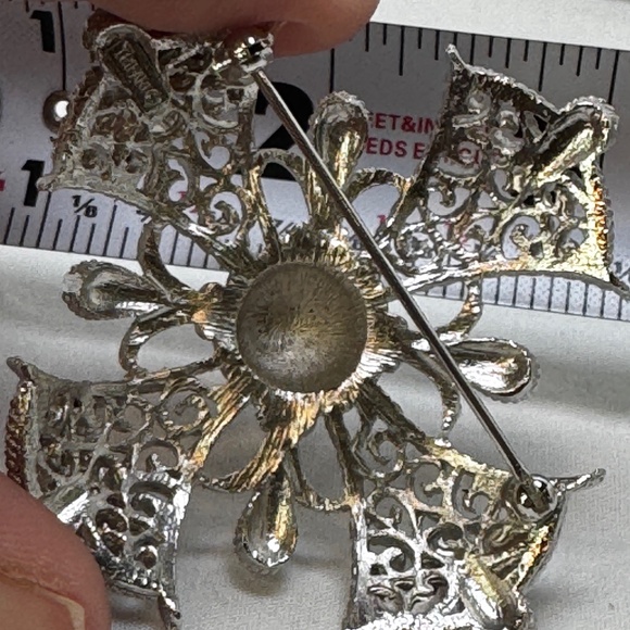 Vintage Trifari Crown Maltese Cross Brooch Silvertone Elegant - Picture 7 of 7